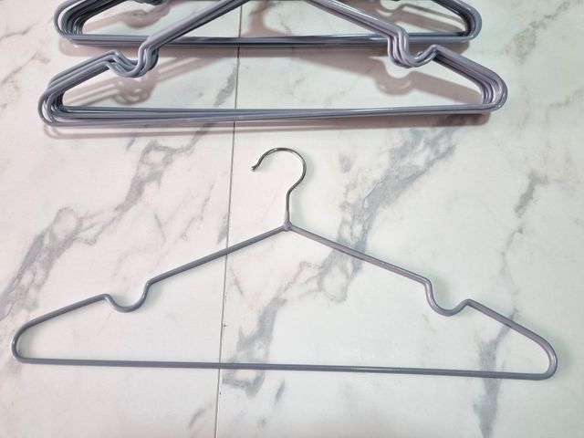 51 Perchas Antideslizantes - Gris