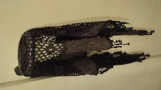 Pañuelo negro de encaje y flecos