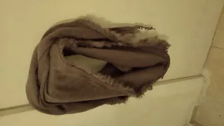 Pañuelo suave con flecos