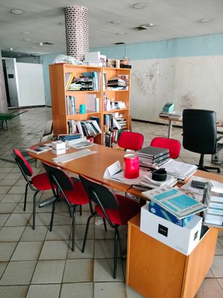 Mesa de oficina madera marrón