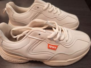 Zapatillas beige Talla 35 Nuevas sin estrenar
