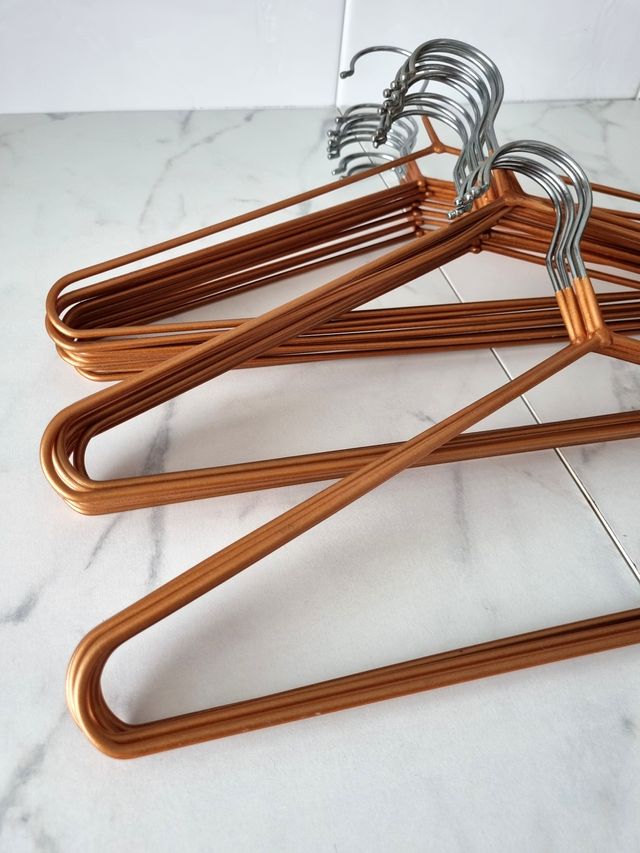 26 Perchas Antideslizantes - Dorado