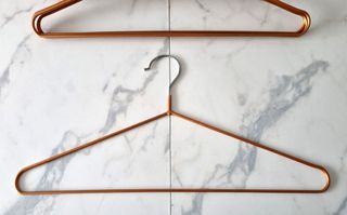 26 Perchas Antideslizantes - Dorado