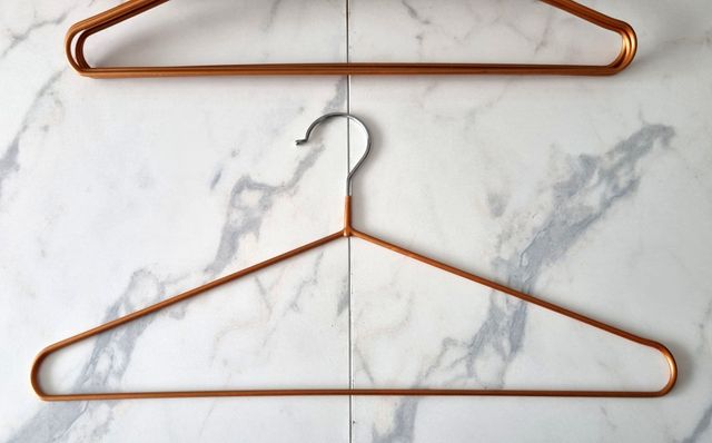 26 Perchas Antideslizantes - Dorado