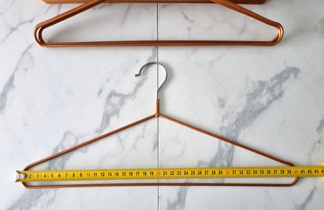 26 Perchas Antideslizantes - Dorado