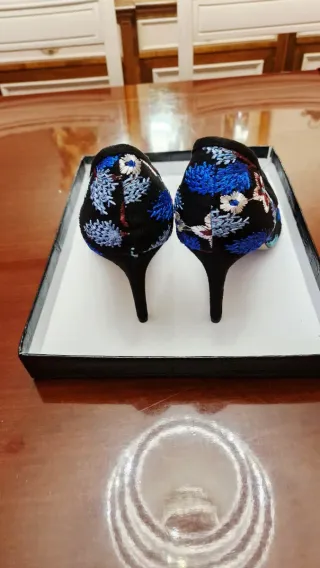 Zapatos de tacón MARYPAZ bordados negros talla 41