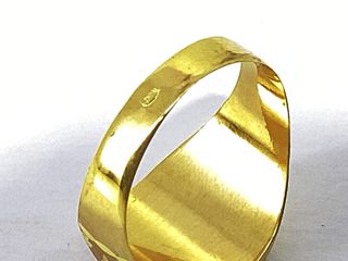 sello oro 18k con piedra con circonita