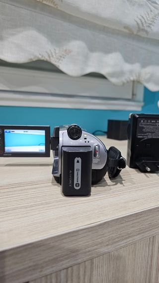 Cámara de vídeo digital plateada DCR SR72 60GB