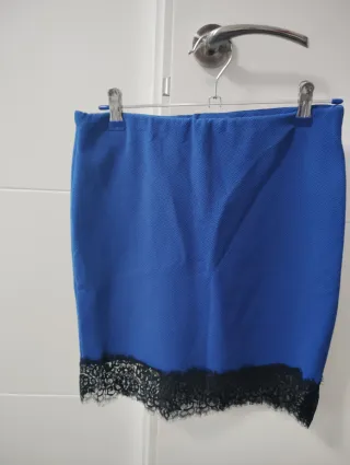Minifalda azul con encaje negro