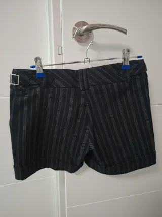 Pantalón corto rayas negro