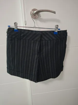 Pantalón corto rayas negro