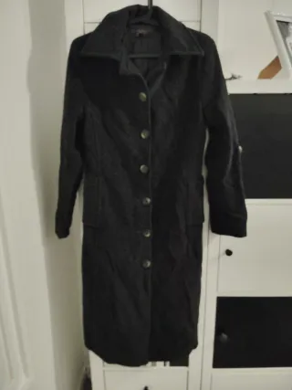 Abrigo de paño negro