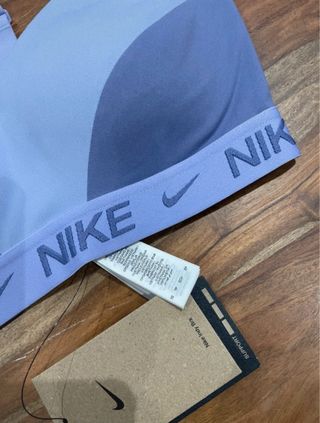 Sujetador deportivo Nike azul y morado