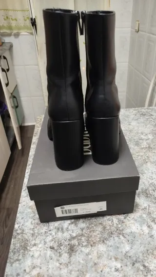 Botas negras plataforma usadas una vez.Muy cómodas