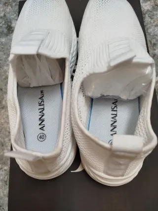 Zapatillas deportivas blancas ,solo puesta una vez