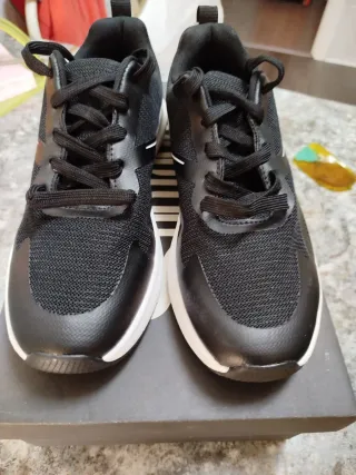 Zapatillas deportivas negras sin estrenar