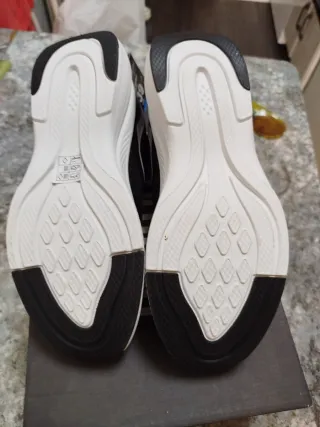 Zapatillas deportivas negras sin estrenar