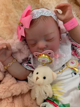 Reborn realizada con genesis horneada y barnizada