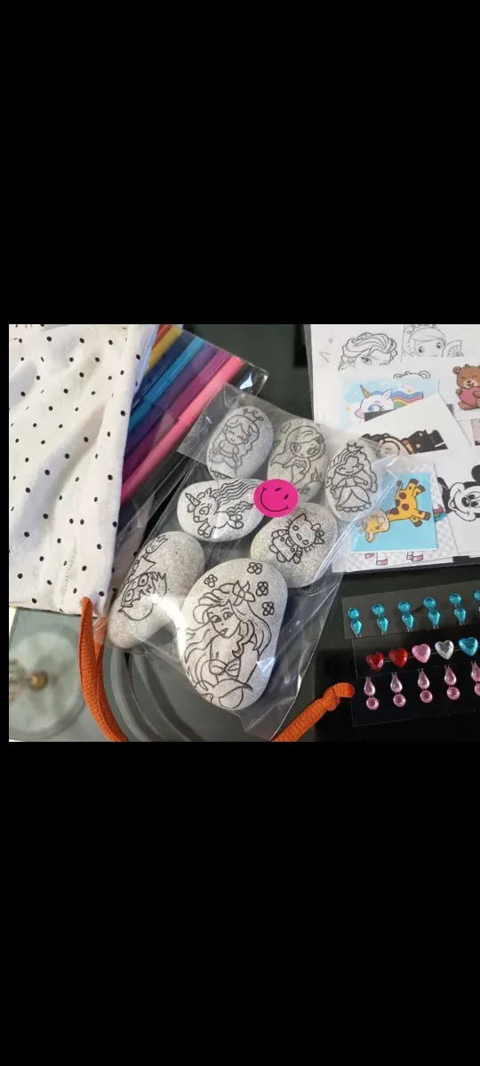 Kit para dar vida a piedras y dibujos.