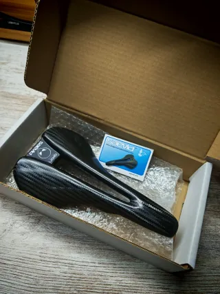 Sillín Saevid Alien Short Carbono