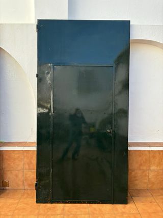 Puerta de garaje con paso peatonal