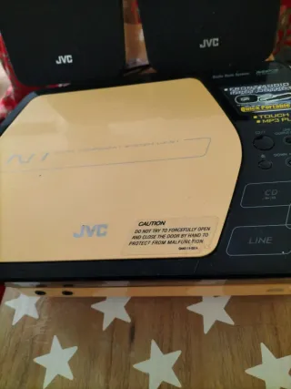 Aparato JVC con 2 altavoces