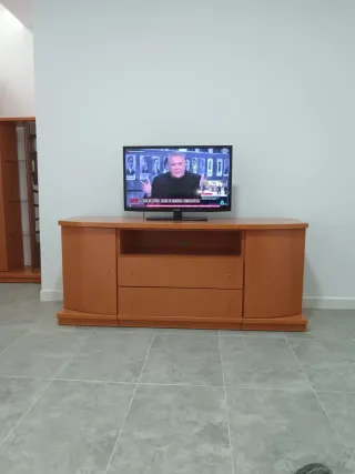 Muebles de salón vitrinas y mesa