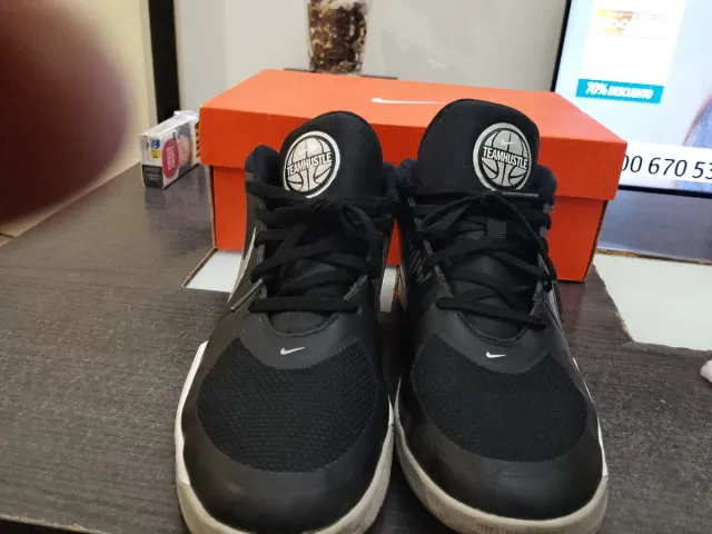 Botas Nike niño negras y blancas