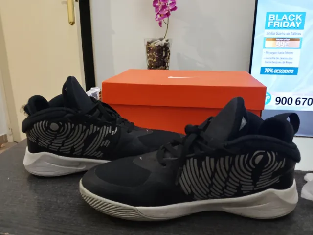 Botas Nike niño negras y blancas