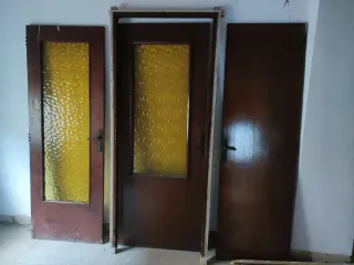 Puertas y ventanas de madera maciza