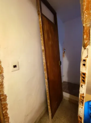 Puertas y ventanas de madera maciza