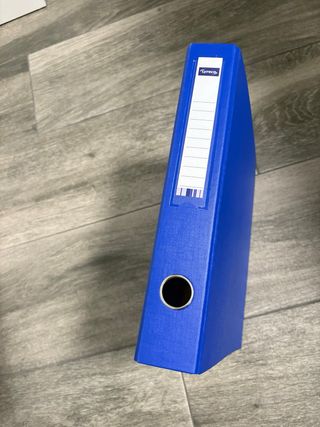 Archivador azul de papel