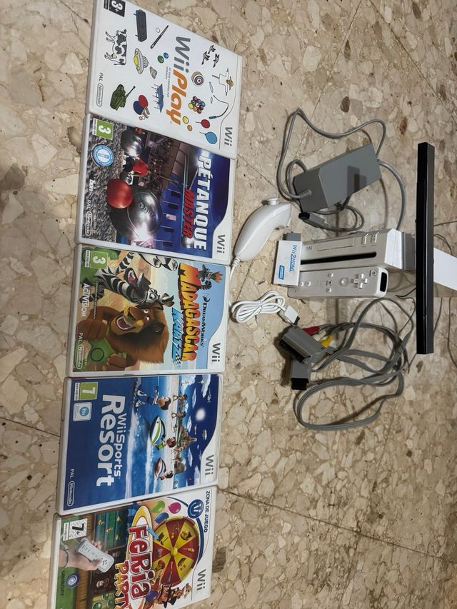 Consola Nintendo Wii + Accesorios y Juegos