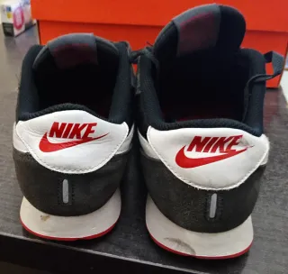 Zapatillas Nike Negras y Blancas