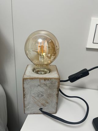 Lámpara de mesa moderna