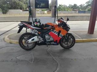 Moto deportiva Repsol Honda CBR