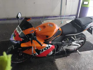 Moto deportiva Repsol Honda CBR