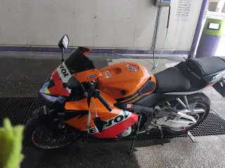 Moto deportiva Repsol Honda CBR