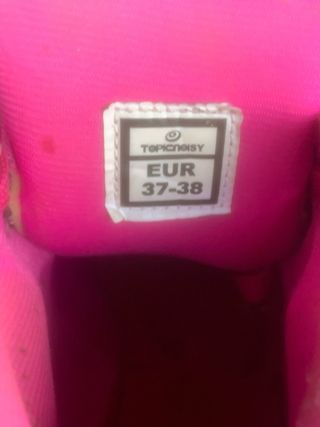 Patines negros con detalles neón