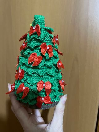 Alberello decorativo con fiocchi rossi