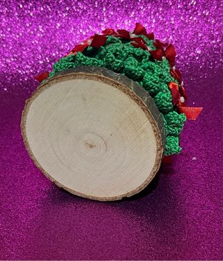 Alberello decorativo con fiocchi rossi