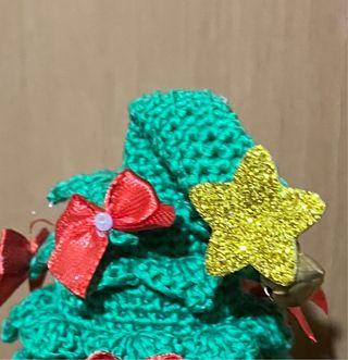 Alberello decorativo con fiocchi rossi