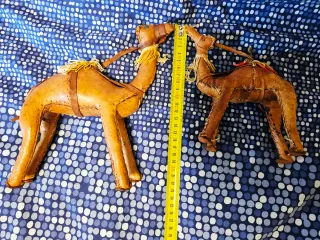 Statuine artigianali cammelli per presepe