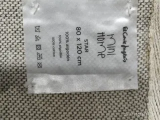 Alfombra MiniHome estrellas. Color topo y blanco r