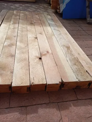 Vigas. Palos. Puntales. Postes. Listones de madera