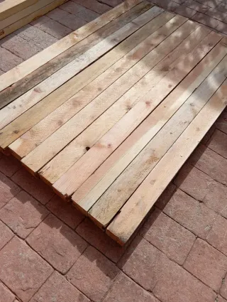 Vigas. Palos. Puntales. Postes. Listones de madera