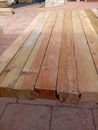 Vigas. Palos. Puntales. Postes. Listones de madera