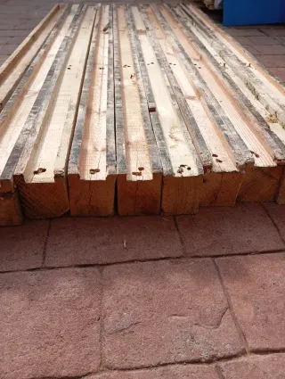 Vigas. Palos. Puntales. Postes. Listones de madera