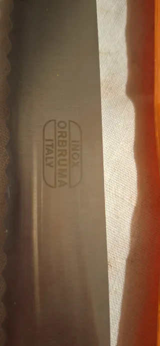 Coltello da pane con manico in legno