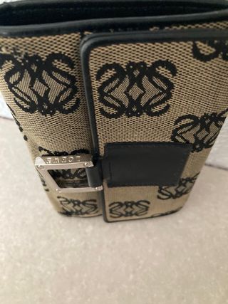 Billetera Loewe Beige y Negra